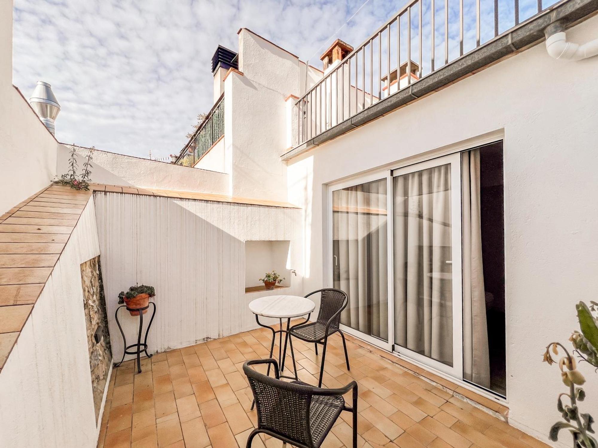 Ganganell Atic Apartamento Con Terraza En Besalú Eksteriør bilde